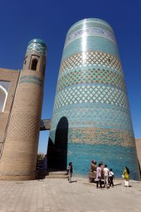 Kalta Minar měl být s výškou 70 metrů největším minaretem na světě, nikdy však nebyl dostavěn.
